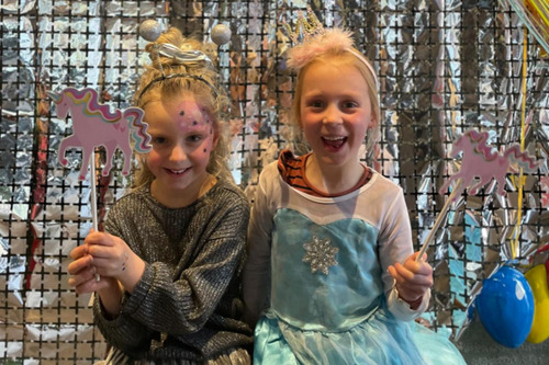 Carnavalsfeest Veldhoven Basko en Rood-Wit 2025!