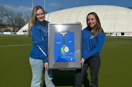 Shirtoverhandiging sponsoring jongste jeugd VMHC Basko