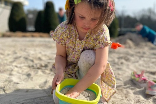 Spelen in de zandbak